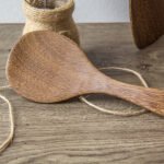 Производитель оптом новые продукты куриные крылышки деревянный котел лопата ложка кухонная лопата ложка несвязанная кастрюля лопата логотип — изображение 4