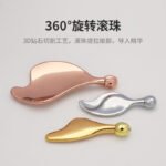 Металлические косметические скребки для лица круглая косметическая массажная доска цинковый сплав массажный массаж натяжка золотая бритва — изображение 3